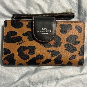 Brand new Women’s coach wallet with wristlet handle